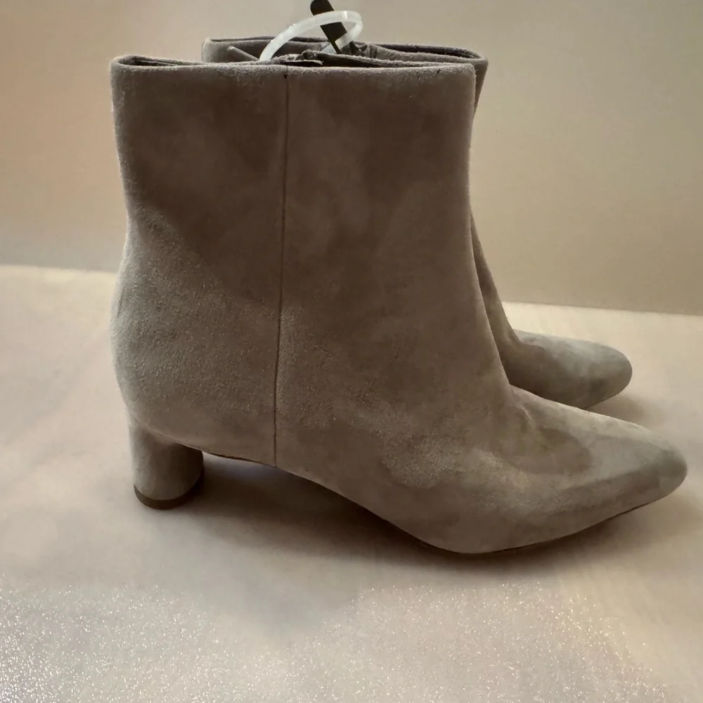 Vince Hilda Bootie Women’s Size 6 Us In Woodsmoke Genuine Suede